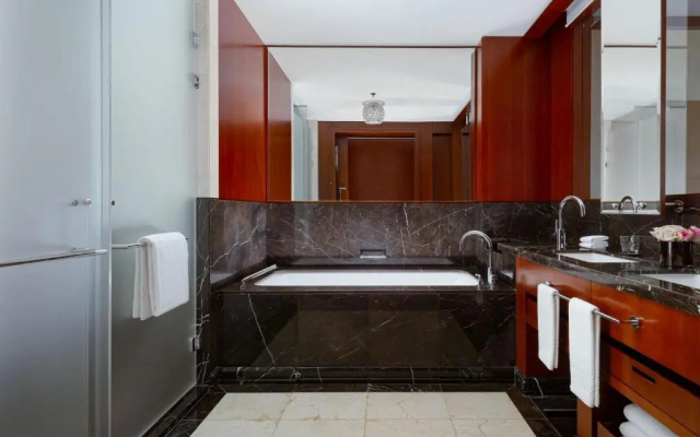 Отель The Ritz-carlton, Almaty