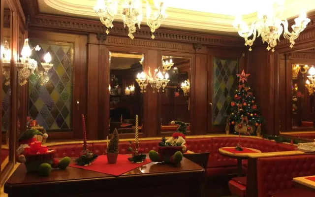 Lux Hotel