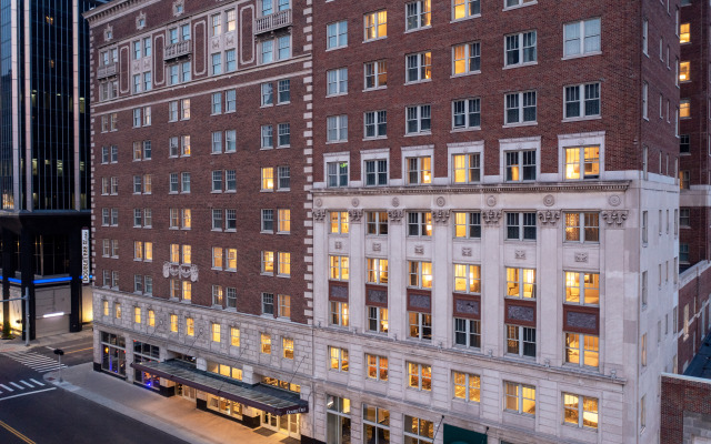 DoubleTree Suites by Hilton Hotel Detroit Downtown - Fort Shelby