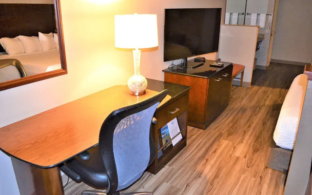 The Ashley Inn & Suites