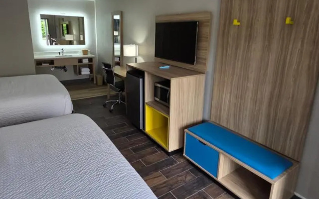 Travelodge by Wyndham Gainesville