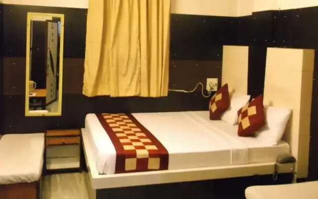 Abhineet Palace Hotel