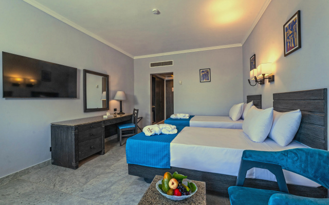 Invidia Coral Beach Tiran