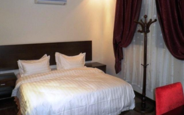 Armada Palace 1