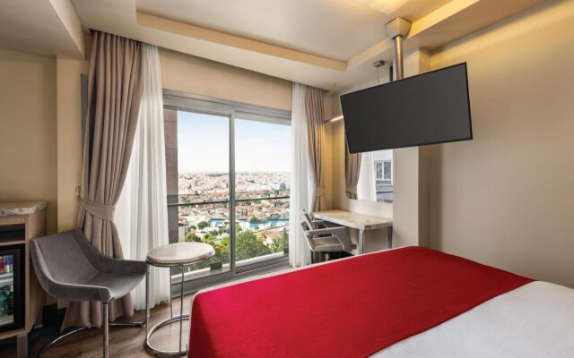 Отель Ramada by Wyndham Istanbul Pera