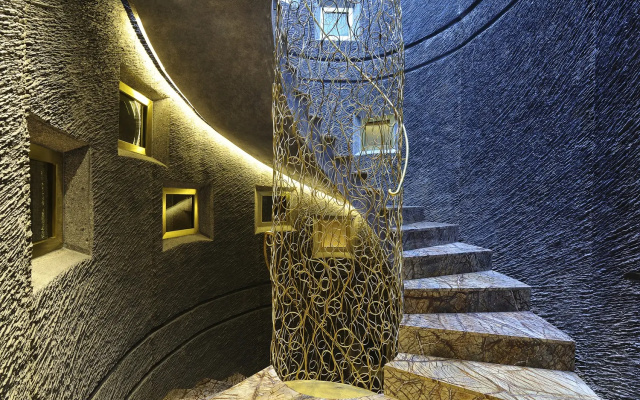 Bagues, a Small Luxury s of the World