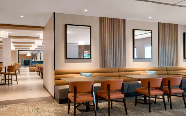 Hilton Garden Inn LAX Los Angeles Airport Hotel