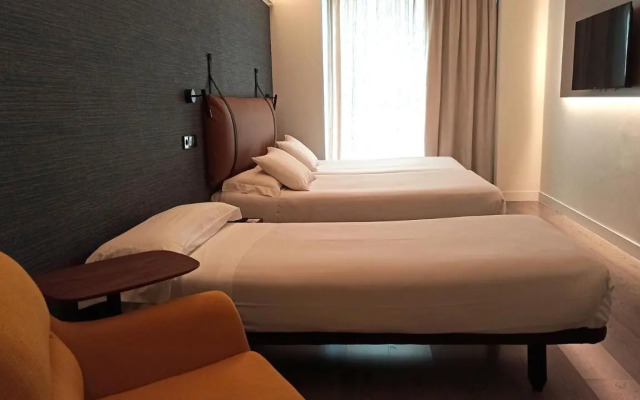 Suites Viena Plaza De Espana Hotel