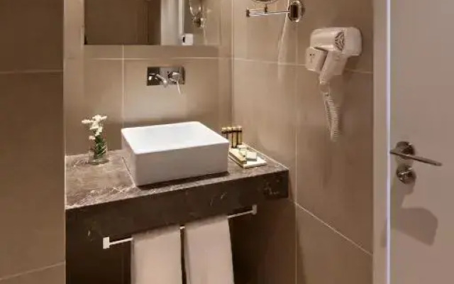 Amphora Hotel & Suites