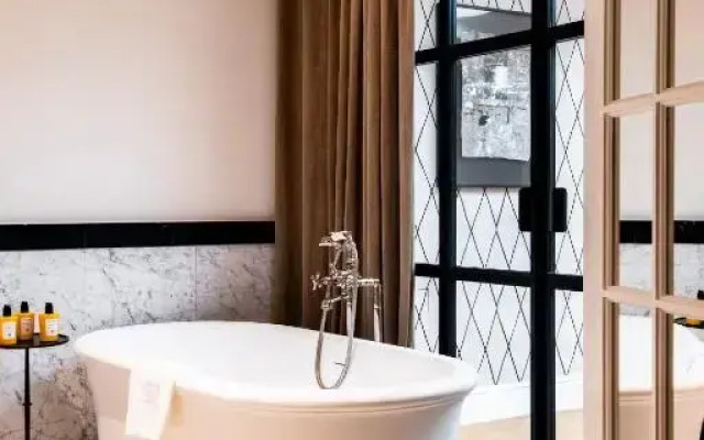 Hôtel de Berri Champs-Élysées, a Luxury Collection Hotel