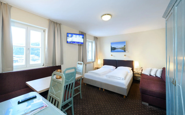 Crystls Aparthotel