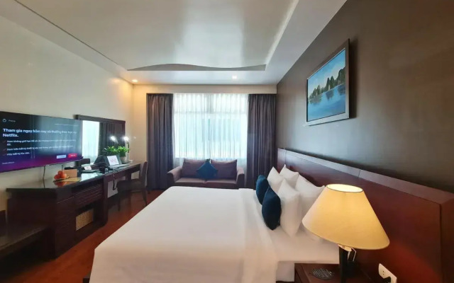 Kin Hotel Thi Sach