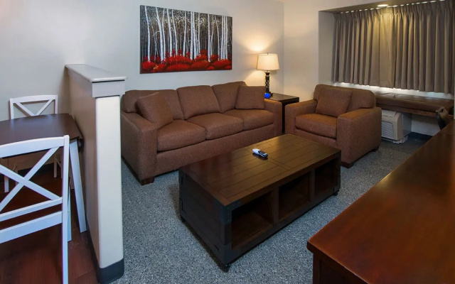 Magnolia Inn & Suites
