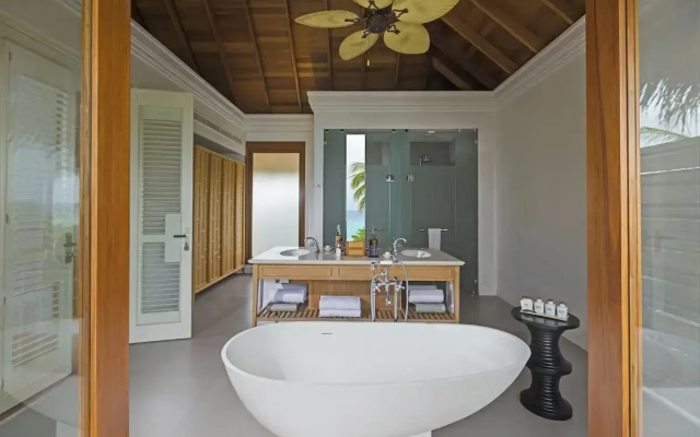Dusit Thani Maldives Resort