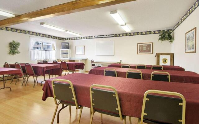 Hotel Iron Mountain Inn & Suites