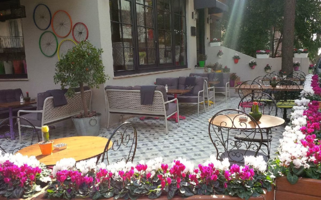 Juliet Rooms & Kitchen