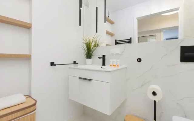 Stylish Apartment Heart of Warsaw by Noclegi Renters	