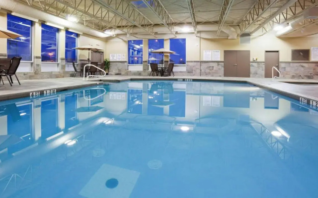 DoubleTree by Hilton Pointe Claire Montreal Airport West