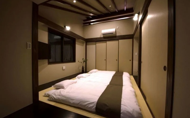 West No. 101 with 6 Japanese Futons room 사진 3