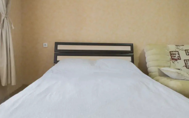 5-Ya Proseka Apartments