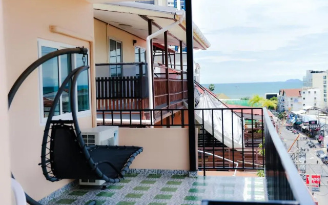 Patumnak Beach Guesthouse