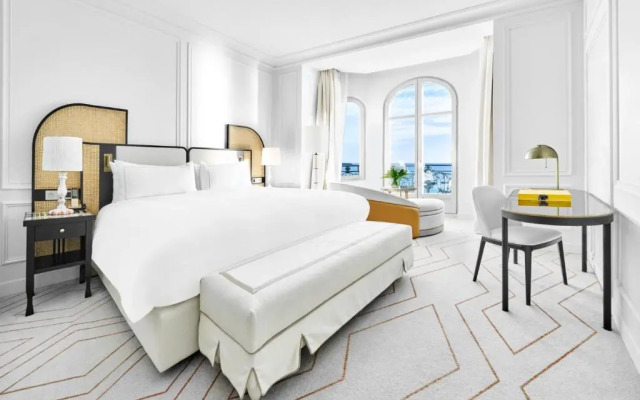 Carlton Cannes, a Regent Hotel