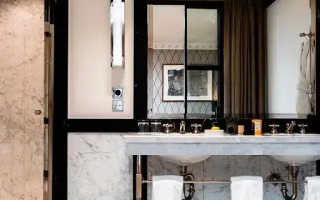 Hôtel de Berri Champs-Élysées, a Luxury Collection Hotel