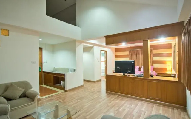 Jollys Hotel and Restaurant