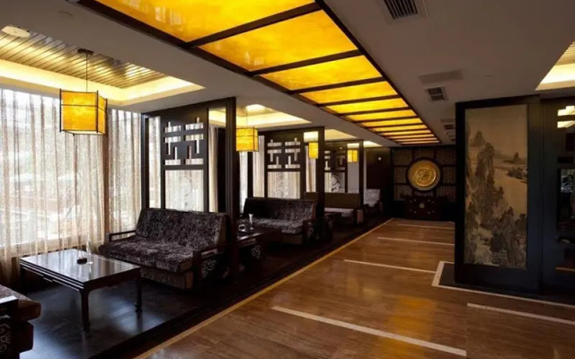 Caston Huanglong Hotel