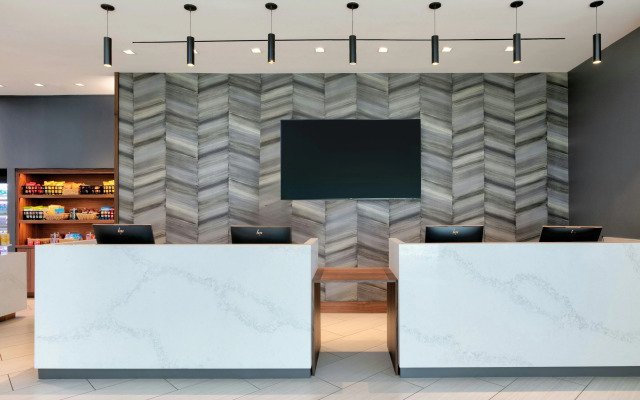 Отель The Lamar