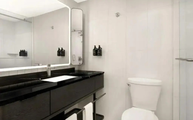 Revery Toronto Downtown, Curio Collection by Hilton