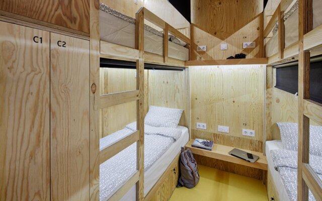 Twin Cities Melbourne Hostel