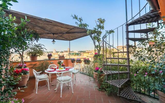 Pantheon Large Terrace Penthouse