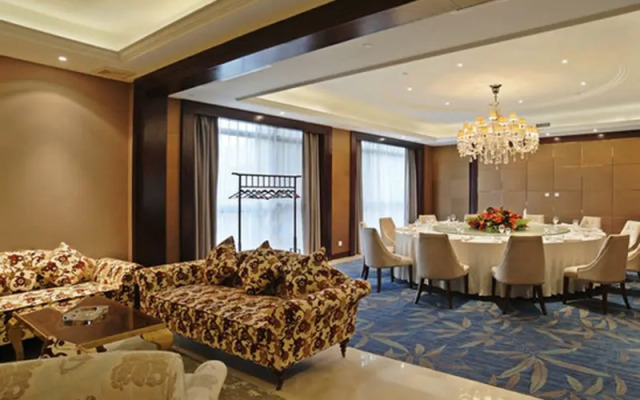 Yangzhou Convention Center(Mingyue Lake Store)