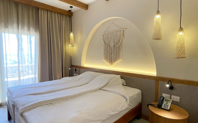 The Breakers Diving & Surfing Lodge