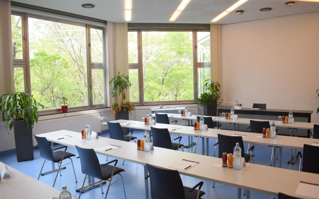 College Garden Hotel