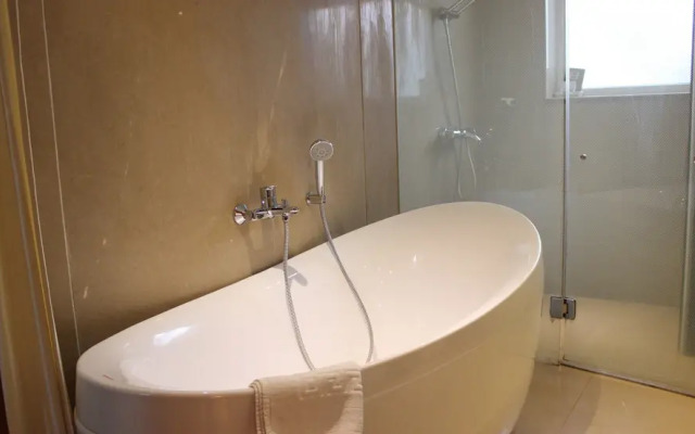 White Pearl Suites