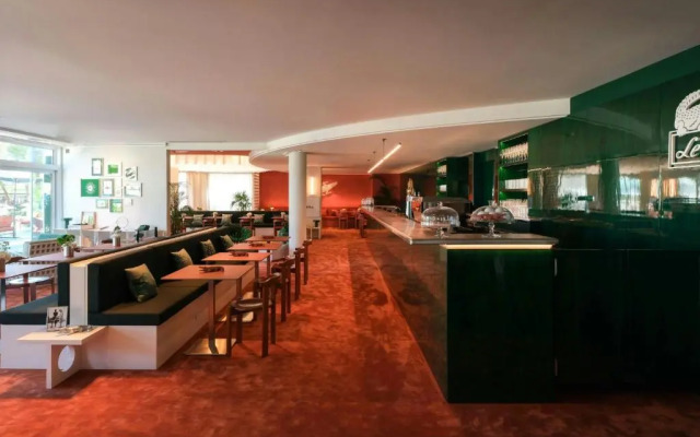 Le Meridien Beach Plaza