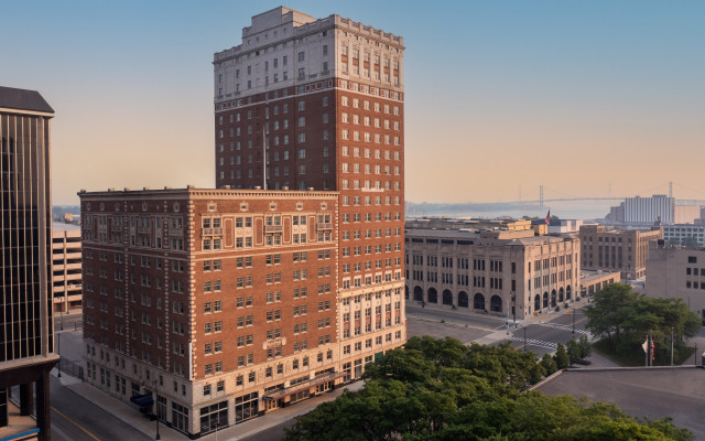 DoubleTree Suites by Hilton Hotel Detroit Downtown - Fort Shelby