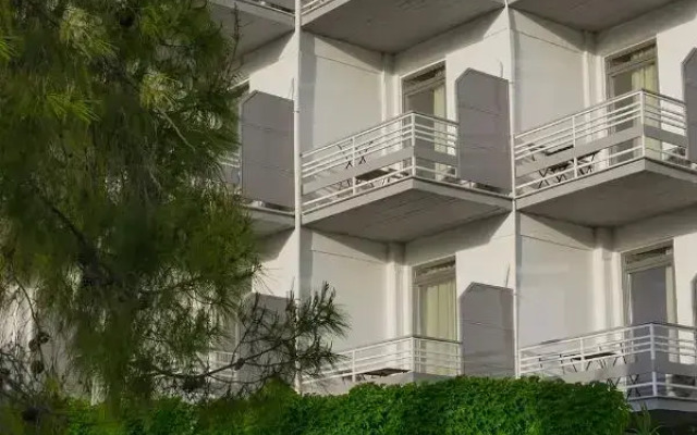 The Grove Seaside Hotel