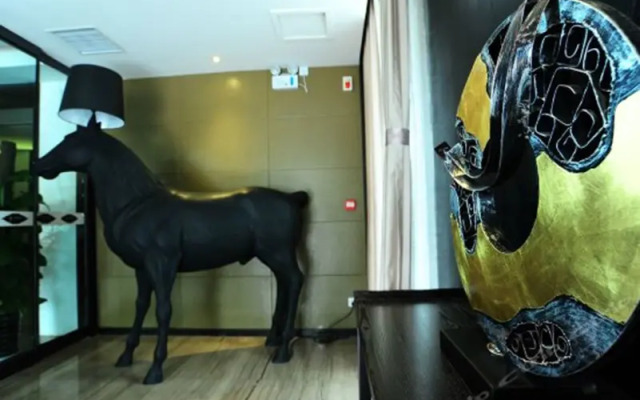 Lanting Fashionable Hotel