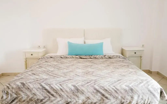 Blue Arise Fira Hotel