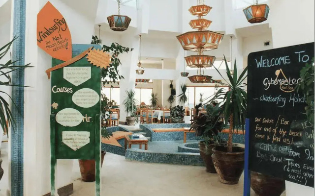 Moonbeach Hotel & Windsurfing Centre