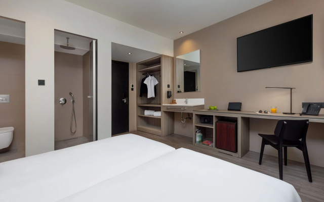 Double room (full double bed)