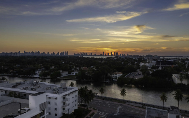 Hotel Continental Miami Beach, Tapestry Collection by Hilton