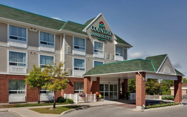 Country Inn & Suites by Radisson, London South, ON