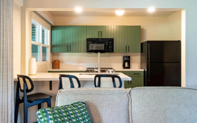 Royal Lahaina Resort & Bungalows