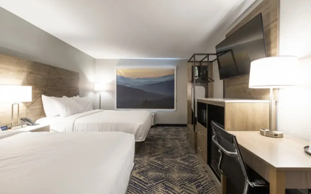 Rodeway Inn & Suites near Outlet Mall - Asheville