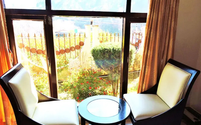 Hotel Traveller's Paradise Naukuchiatal [The Hill Skirt Resort]