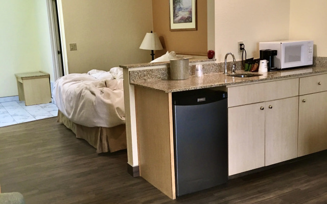 Lighthouse Suites Inn